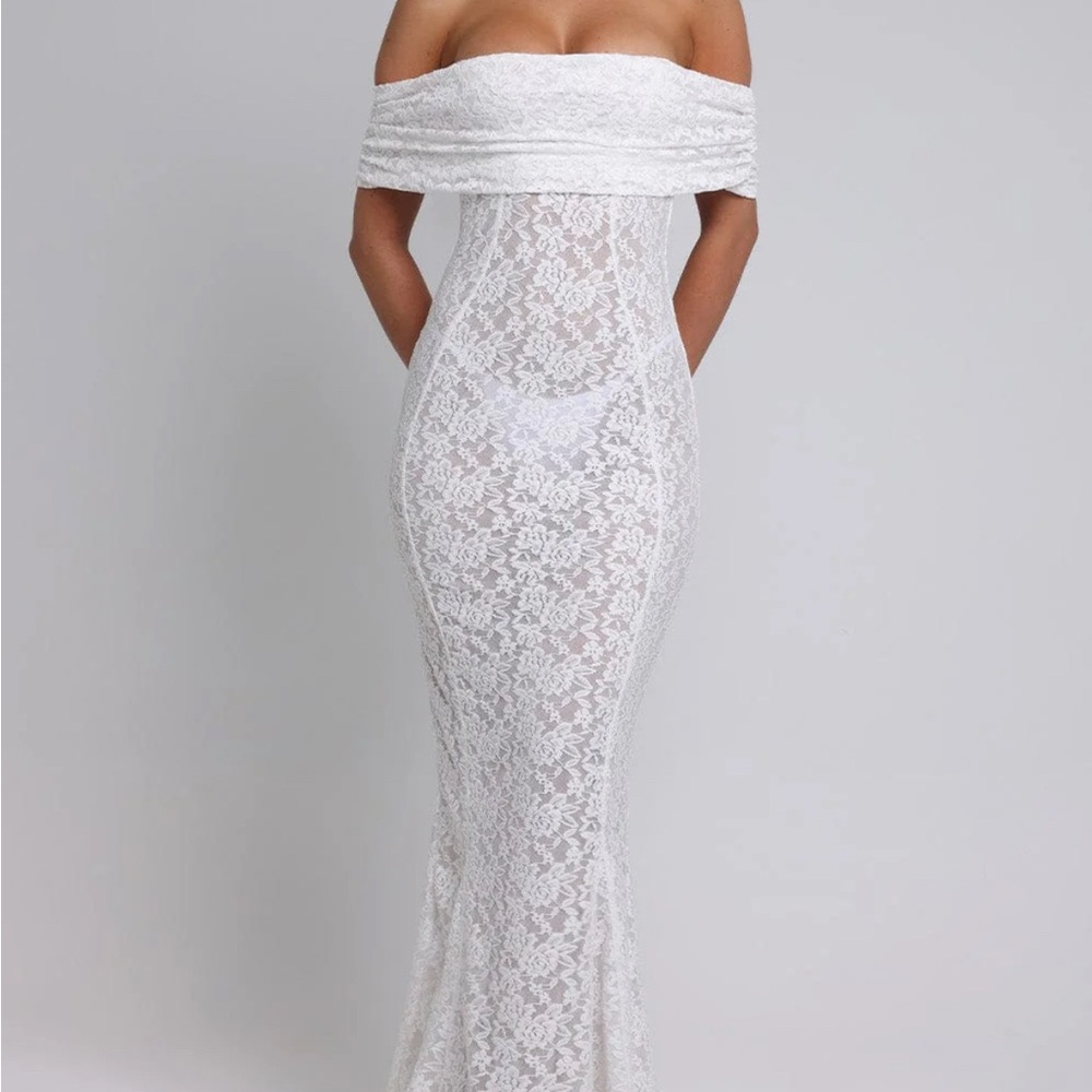 NWT- Chic Strapless White Lace Dress | Size: S
